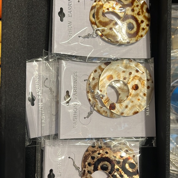 Two Tone Seashell Earrings - Picture 2 of 4